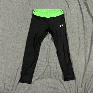 Superlight HeatGear fabric delivers superior coverage without weighing you down